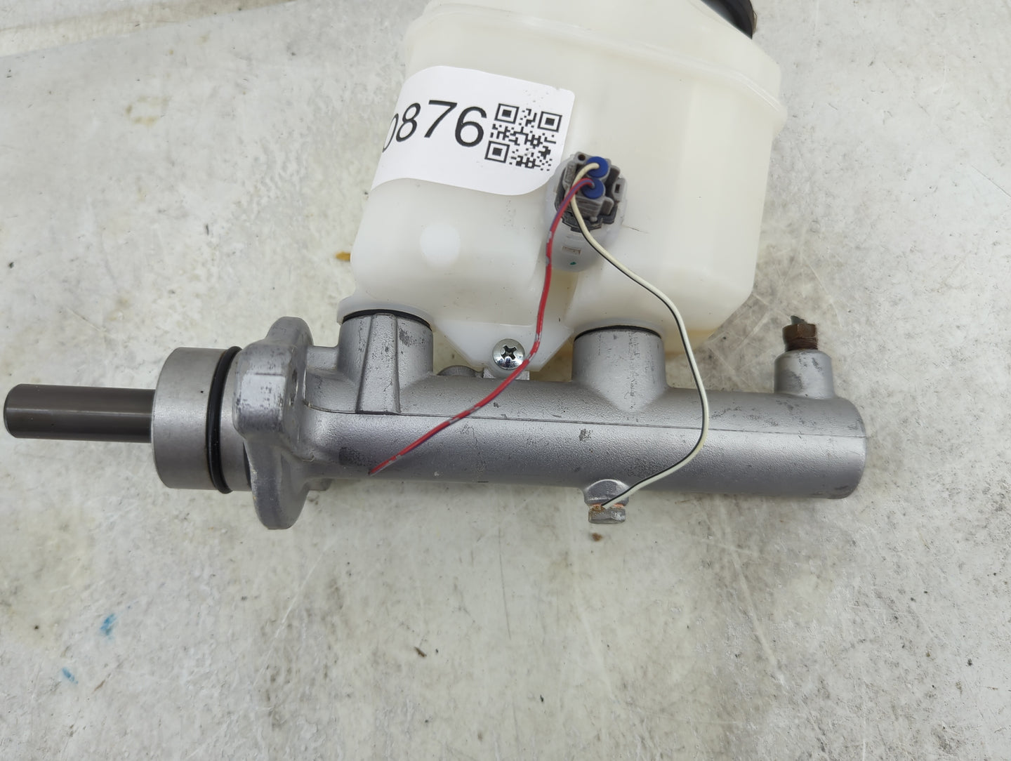 2005-2006 Toyota Camry Brake Master Cylinder 1490876 - Oemusedautoparts1.com