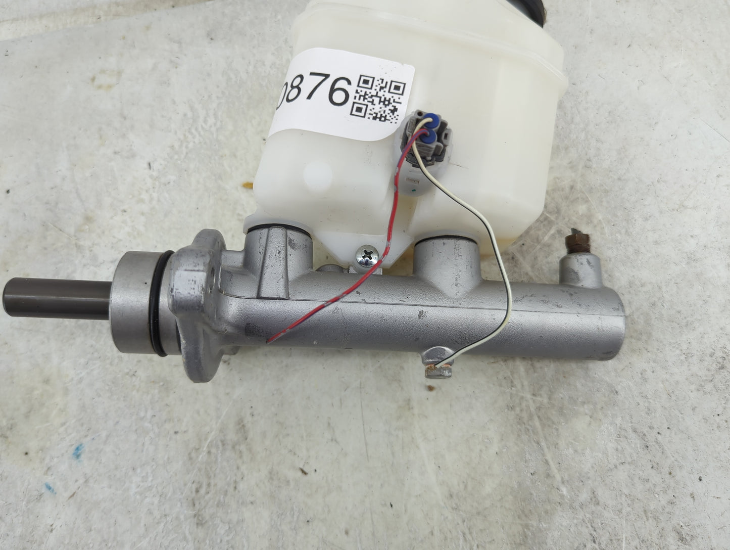 2005-2006 Toyota Camry Brake Master Cylinder 1490876 - Oemusedautoparts1.com