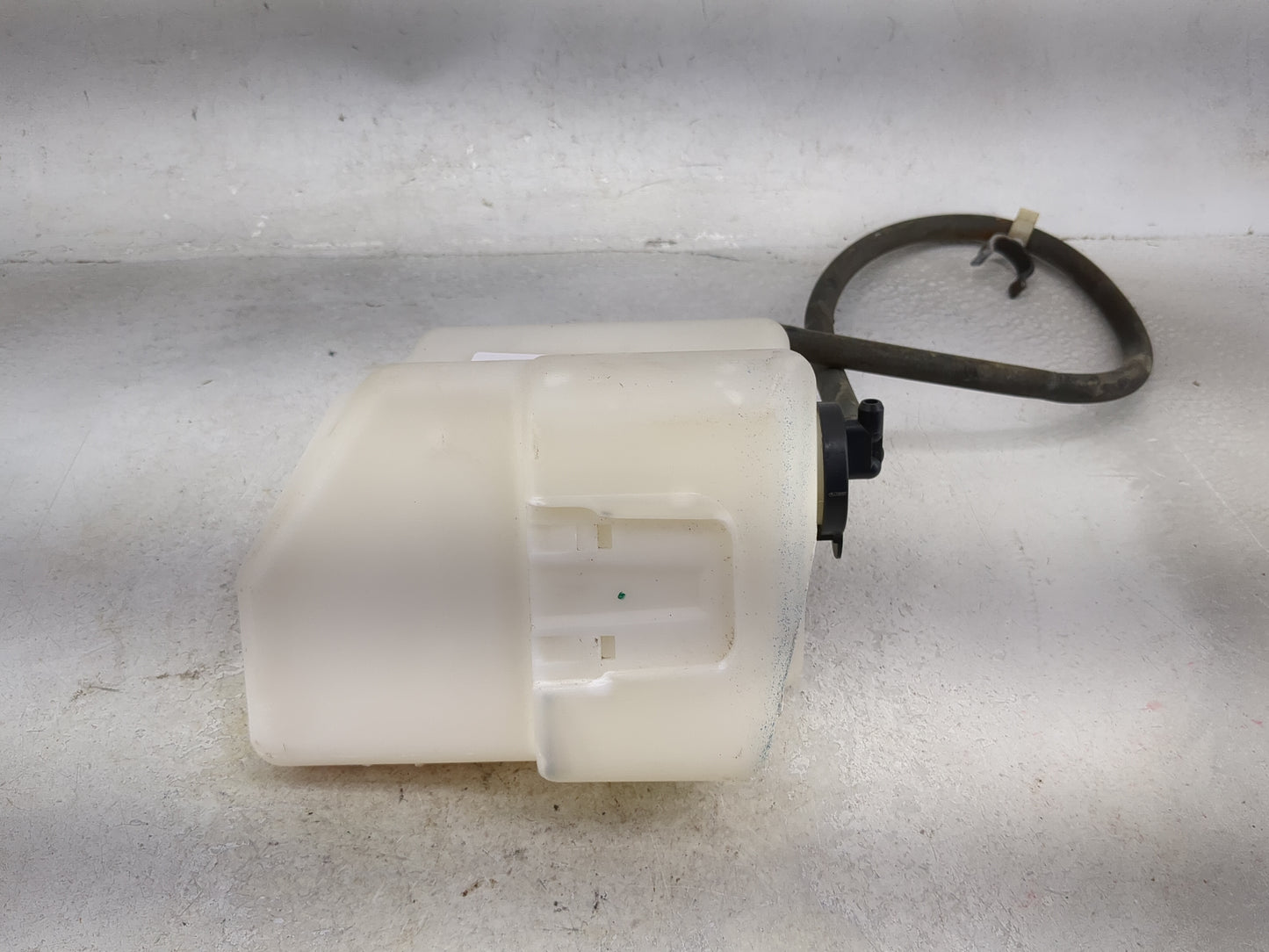 2004-2006 Toyota Camry Radiator Coolant Overflow Expansion Tank Bottle 1494324 - Oemusedautoparts1.com