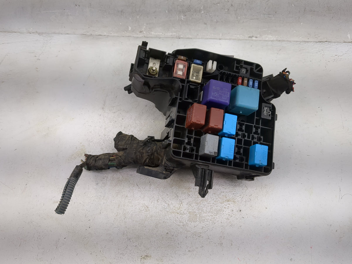 2004-2006 Toyota Camry Fusebox Fuse Box Panel Relay Module P/N:90084-98032 TN156700-1062 Fits Fits 2004 2005 2006 OEM Used A