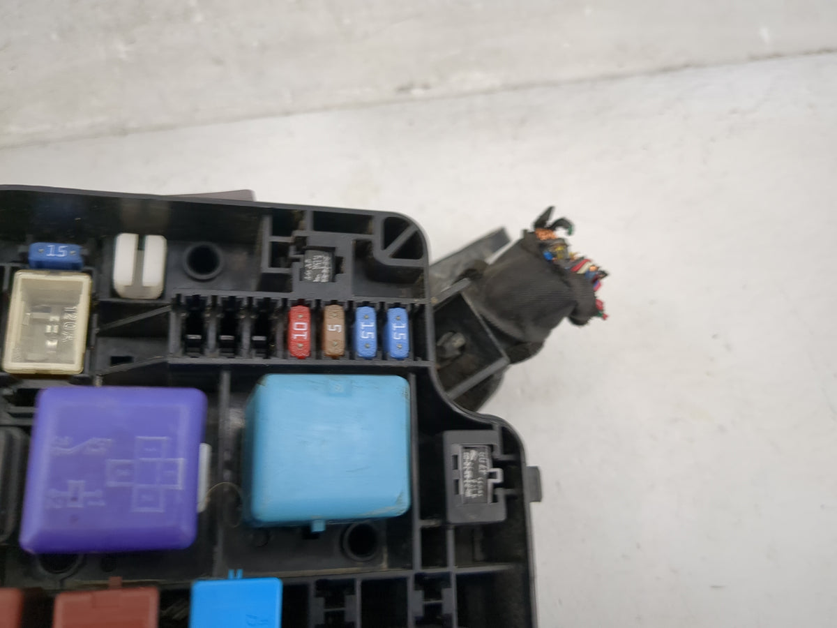 2004-2006 Toyota Camry Fusebox Fuse Box Panel Relay Module P/N:90084-98032 TN156700-1062 Fits Fits 2004 2005 2006 OEM Used A