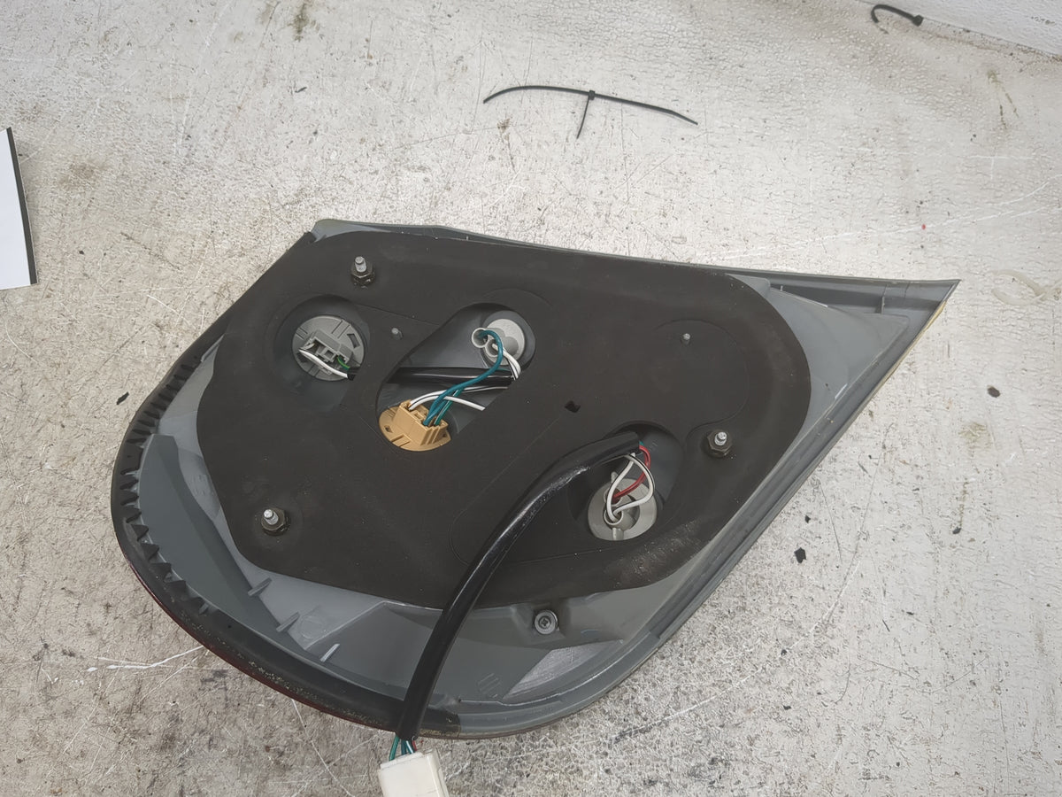 2005-2006 Toyota Camry Passenger Right Side Deck Lid Mounted Tail Light - Oemusedautoparts1.com