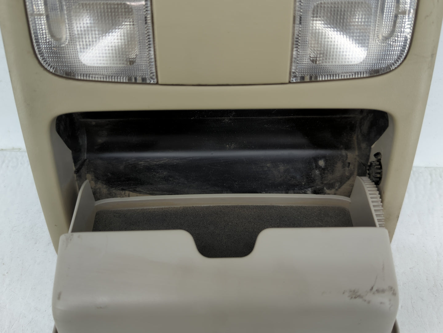 2005 Toyota Camry Overhead Roof Console - Oemusedautoparts1.com