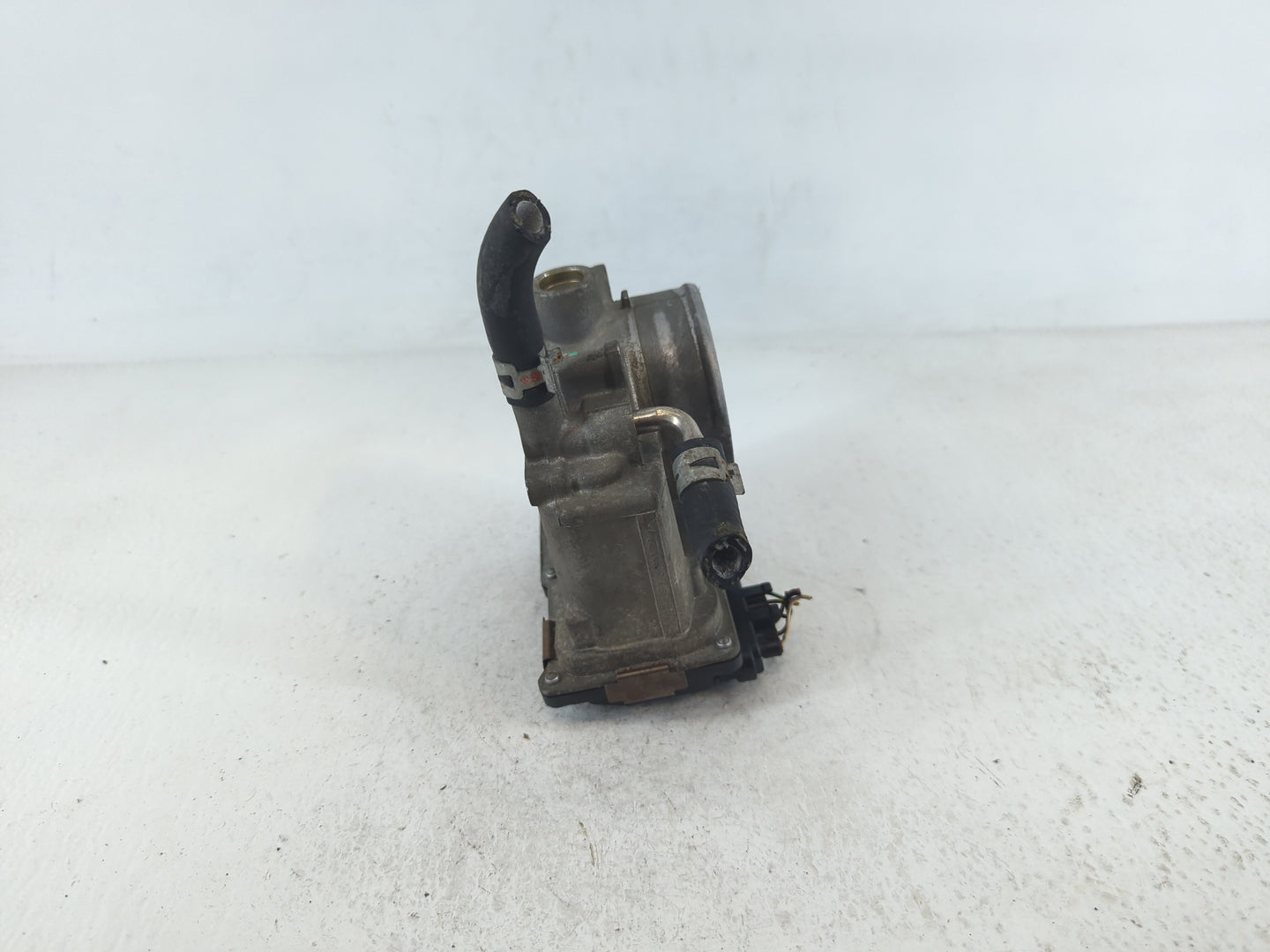 2005 Toyota Camry Throttle Body P/N:22030-0A020 Fits OEM Used Auto Parts - Oemusedautoparts1.com