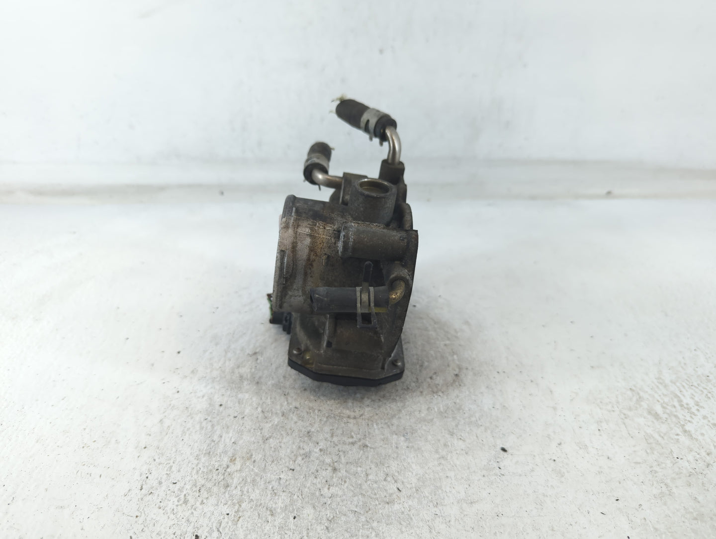 2004-2006 Toyota Camry Throttle Body P/N:22030-0H020 Fits Fits 2004 2005 2006 2007 OEM Used Auto Parts - Oemusedautoparts1.c