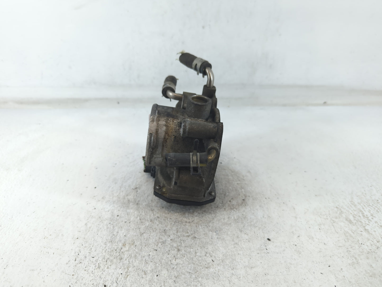 2004-2006 Toyota Camry Throttle Body P/N:22030-0H020 Fits Fits 2004 2005 2006 2007 OEM Used Auto Parts - Oemusedautoparts1.c