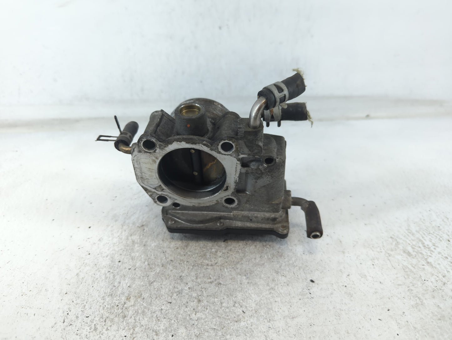 2004-2006 Toyota Camry Throttle Body P/N:22030-0H020 Fits Fits 2004 2005 2006 2007 OEM Used Auto Parts - Oemusedautoparts1.c