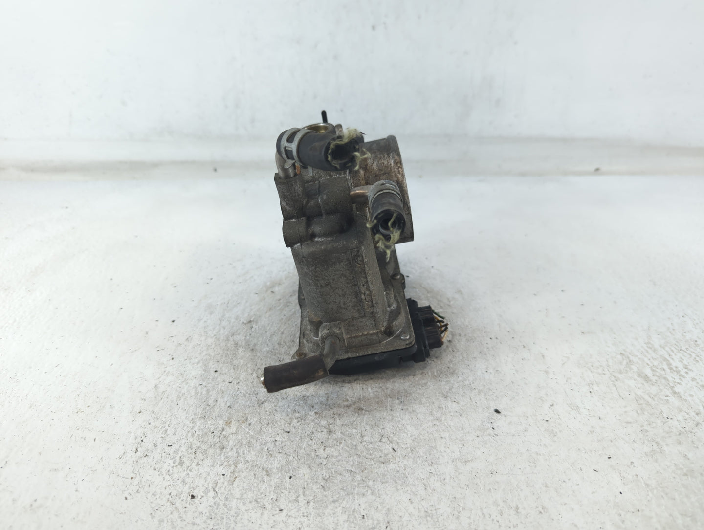 2004-2006 Toyota Camry Throttle Body P/N:22030-0H020 Fits Fits 2004 2005 2006 2007 OEM Used Auto Parts - Oemusedautoparts1.c