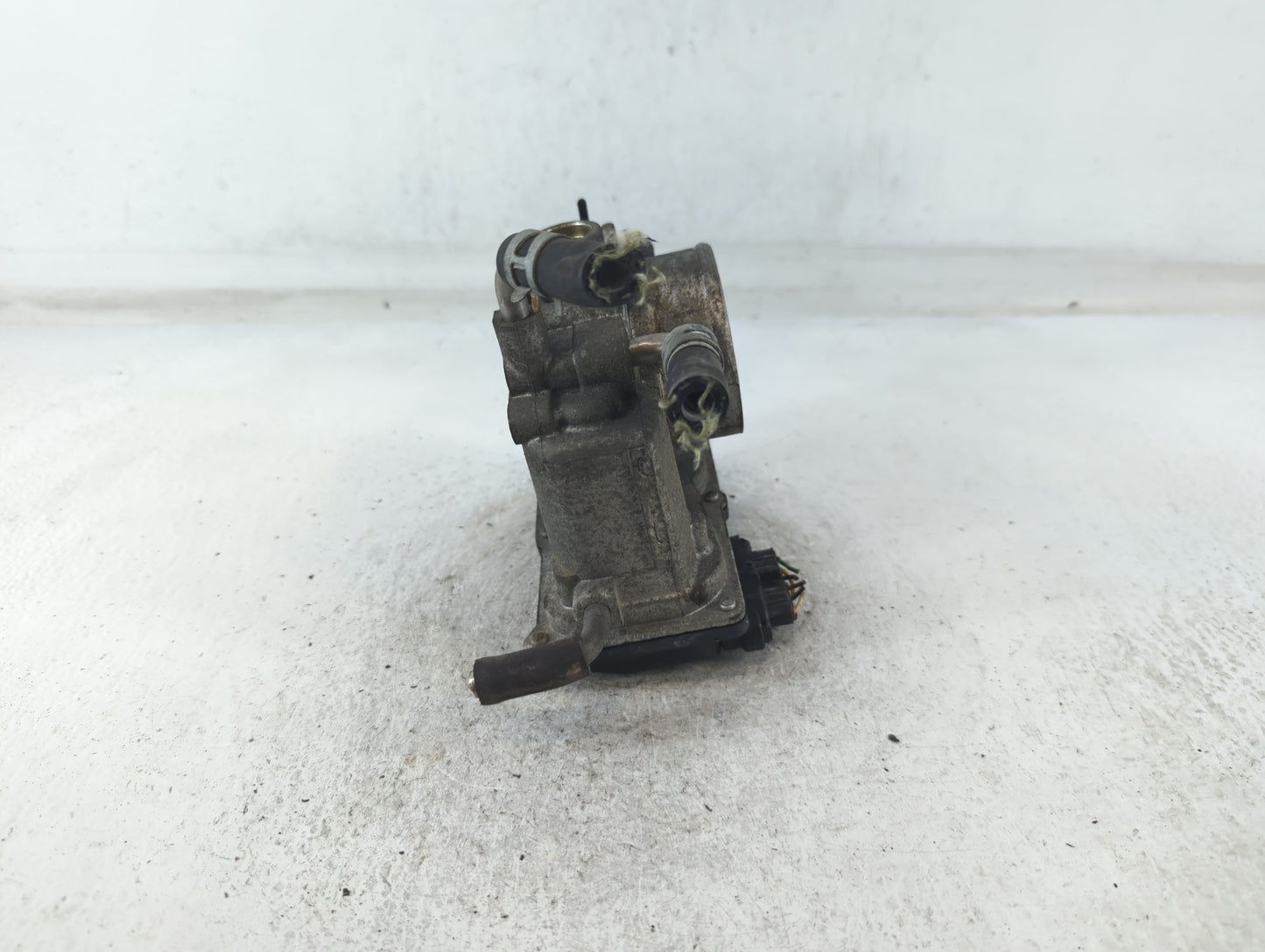 2004-2006 Toyota Camry Throttle Body P/N:22030-0H020 Fits Fits 2004 2005 2006 2007 OEM Used Auto Parts - Oemusedautoparts1.c