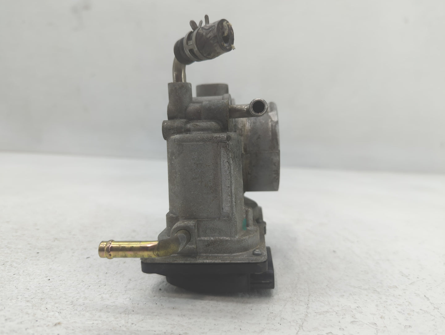 2004-2006 Toyota Camry Throttle Body P/N:22030-0H020 Fits Fits 2004 2005 2006 2007 OEM Used Auto Parts - Oemusedautoparts1.c