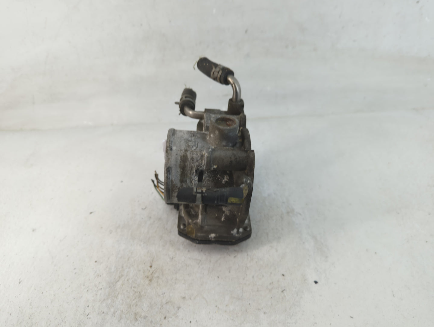 2004-2006 Toyota Camry Throttle Body P/N:22030-0H020 Fits Fits 2004 2005 2006 2007 OEM Used Auto Parts - Oemusedautoparts1.c