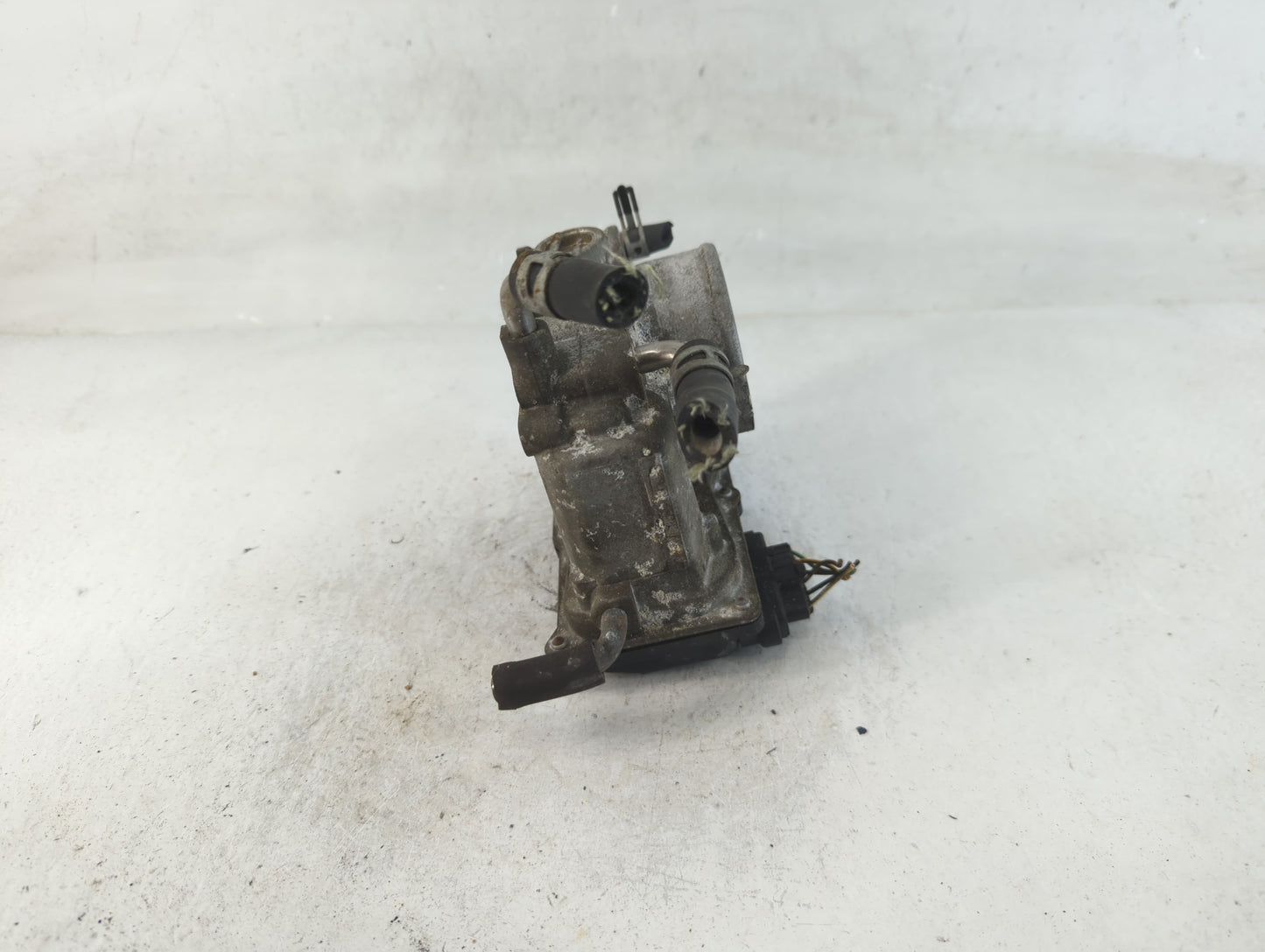 2004-2006 Toyota Camry Throttle Body P/N:22030-0H020 Fits Fits 2004 2005 2006 2007 OEM Used Auto Parts - Oemusedautoparts1.c