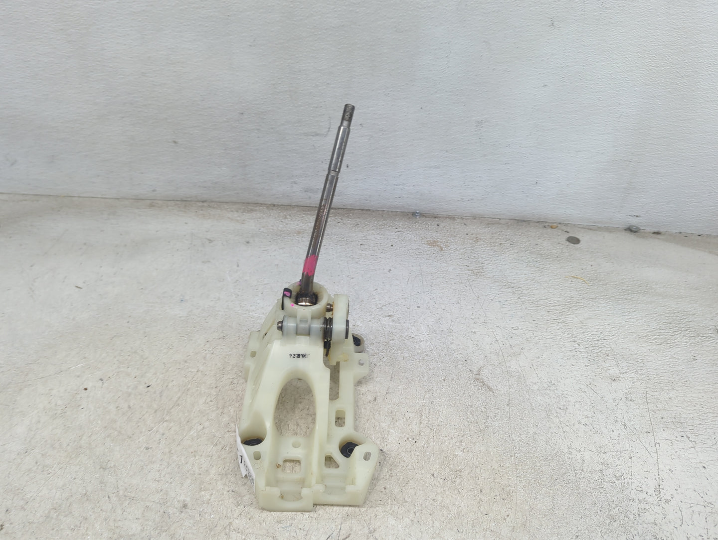 2005 Toyota Corolla Floor Console Assembly Shifter - Oemusedautoparts1.com