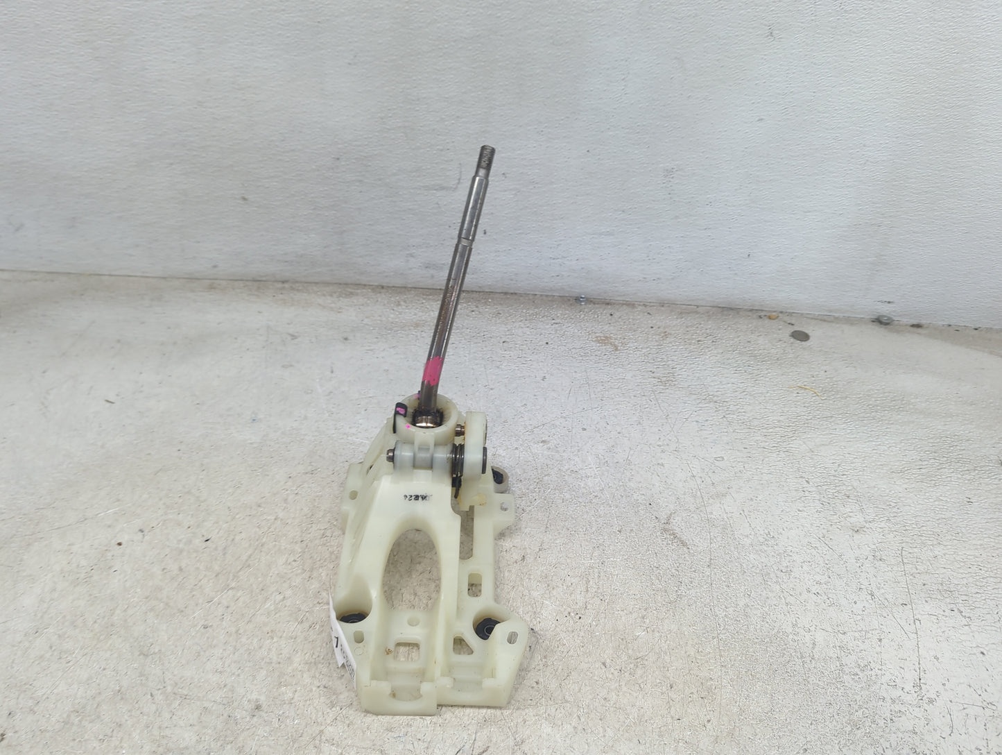 2005 Toyota Corolla Floor Console Assembly Shifter - Oemusedautoparts1.com