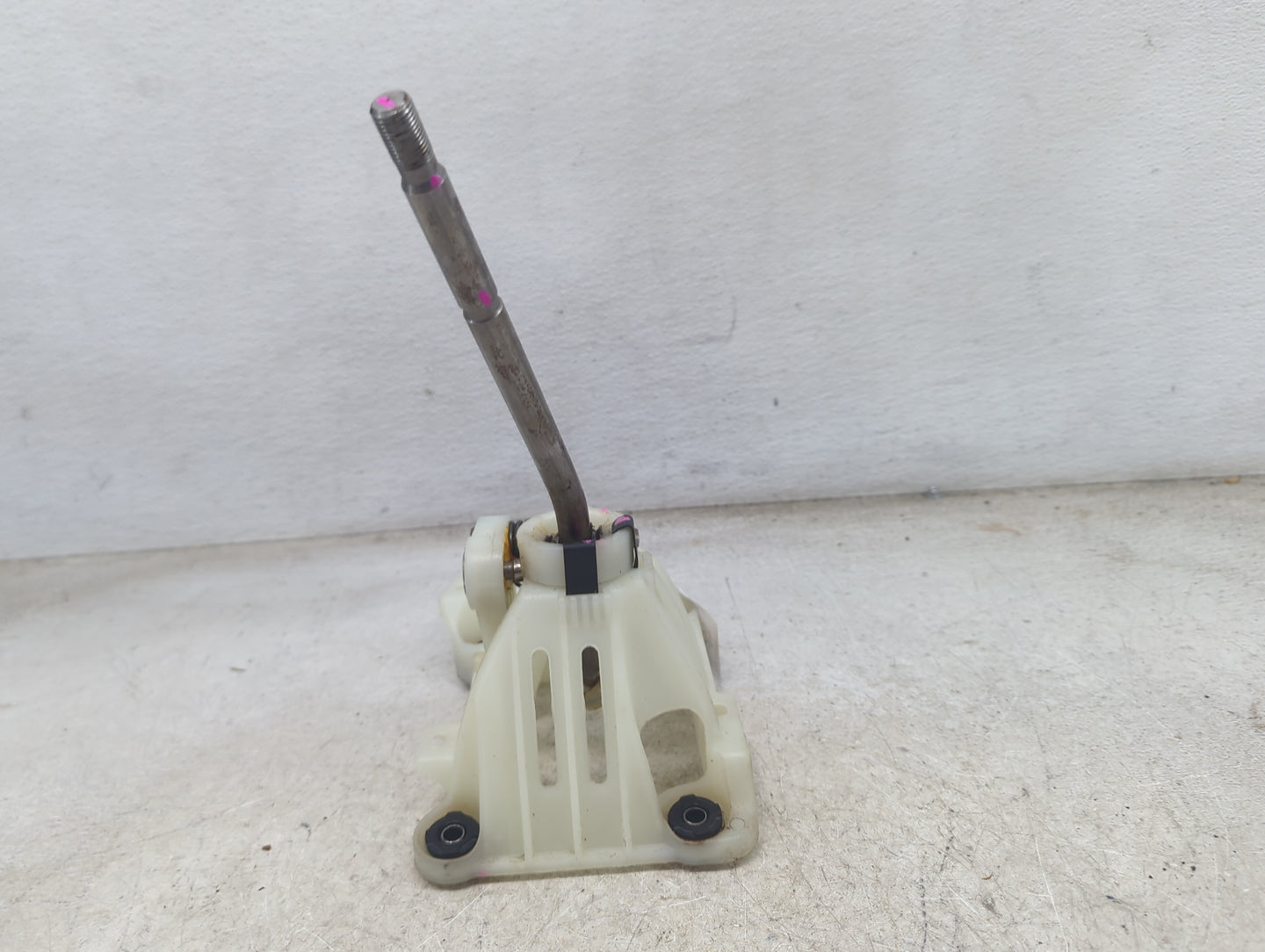2005 Toyota Corolla Floor Console Assembly Shifter - Oemusedautoparts1.com