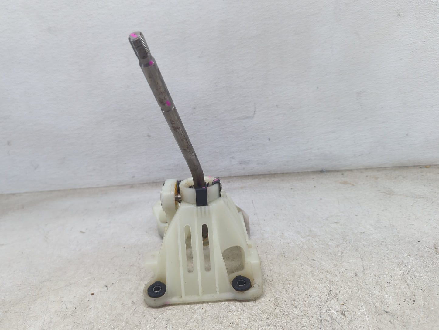 2005 Toyota Corolla Floor Console Assembly Shifter - Oemusedautoparts1.com