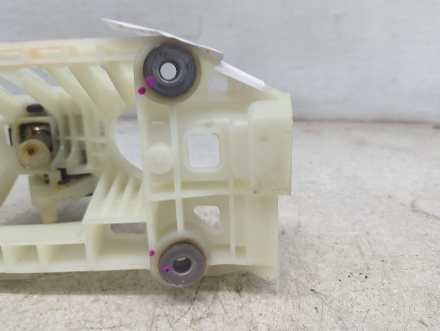 2005 Toyota Corolla Floor Console Assembly Shifter - Oemusedautoparts1.com