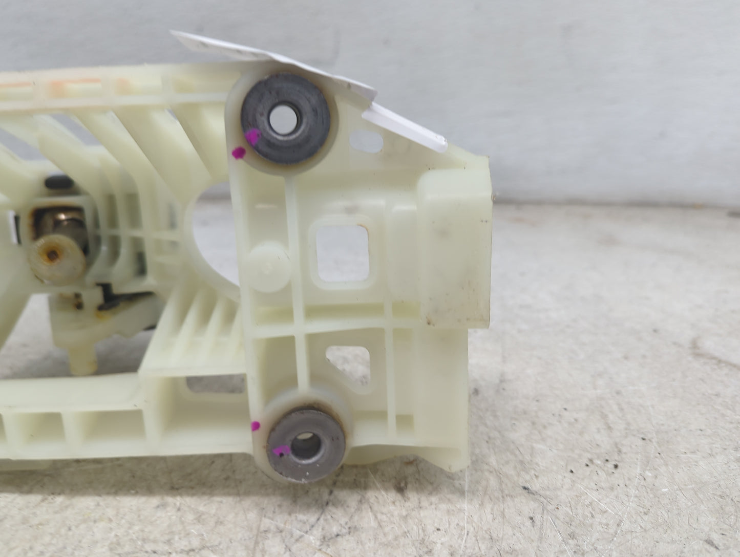 2005 Toyota Corolla Floor Console Assembly Shifter - Oemusedautoparts1.com