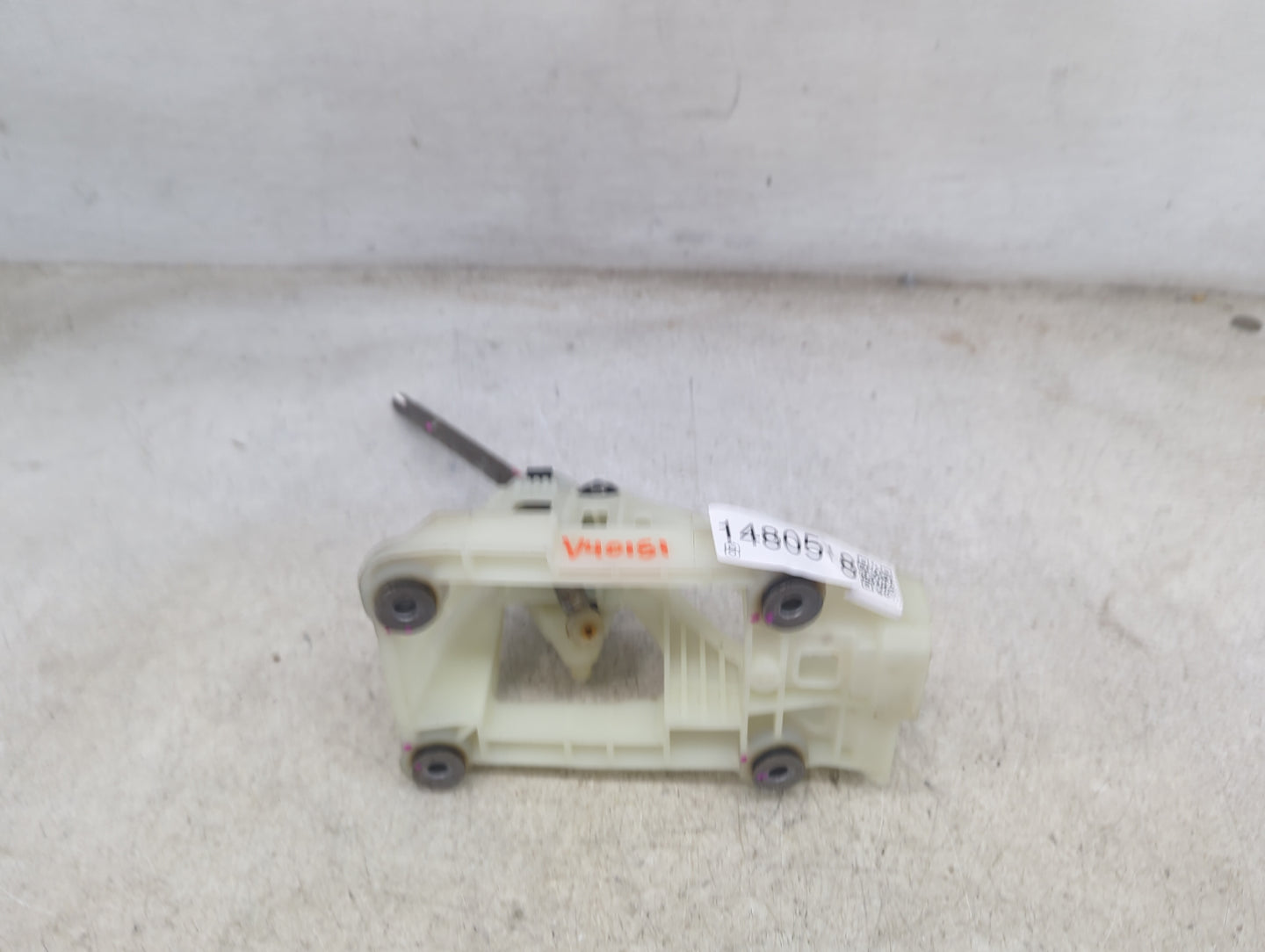 2005 Toyota Corolla Floor Console Assembly Shifter - Oemusedautoparts1.com