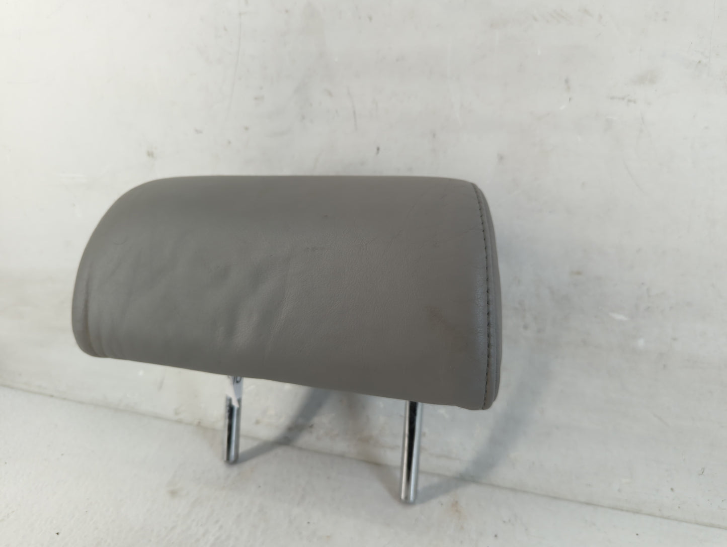2004-2007 Toyota Highlander Headrest Head Rest Rear Seat Fits Fits 2004 2005 2006 2007 OEM Used Auto Parts - Oemusedautopart