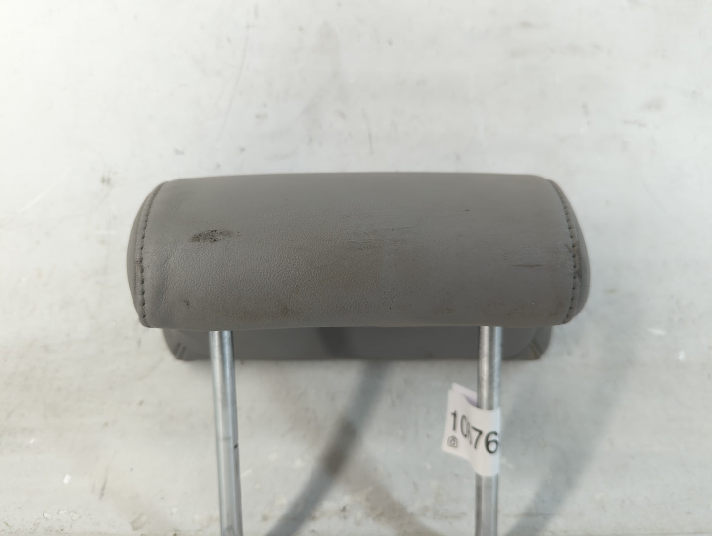 2004-2007 Toyota Highlander Headrest Head Rest Rear Seat Fits Fits 2004 2005 2006 2007 OEM Used Auto Parts - Oemusedautopart