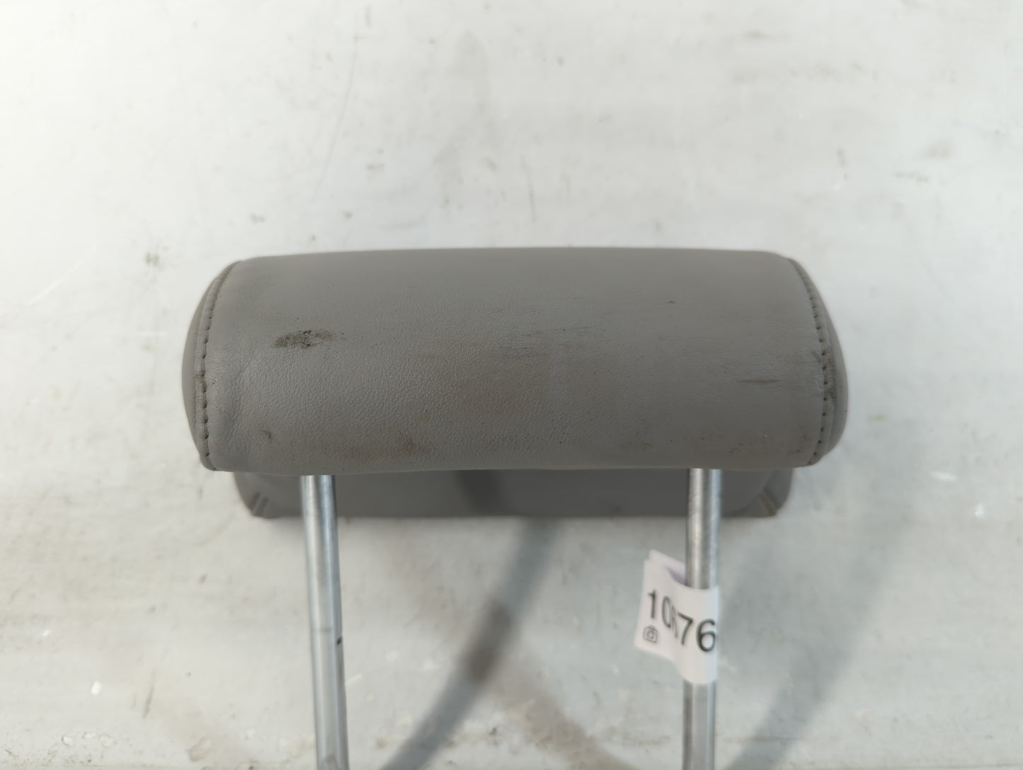2004-2007 Toyota Highlander Headrest Head Rest Rear Seat Fits Fits 2004 2005 2006 2007 OEM Used Auto Parts - Oemusedautopart