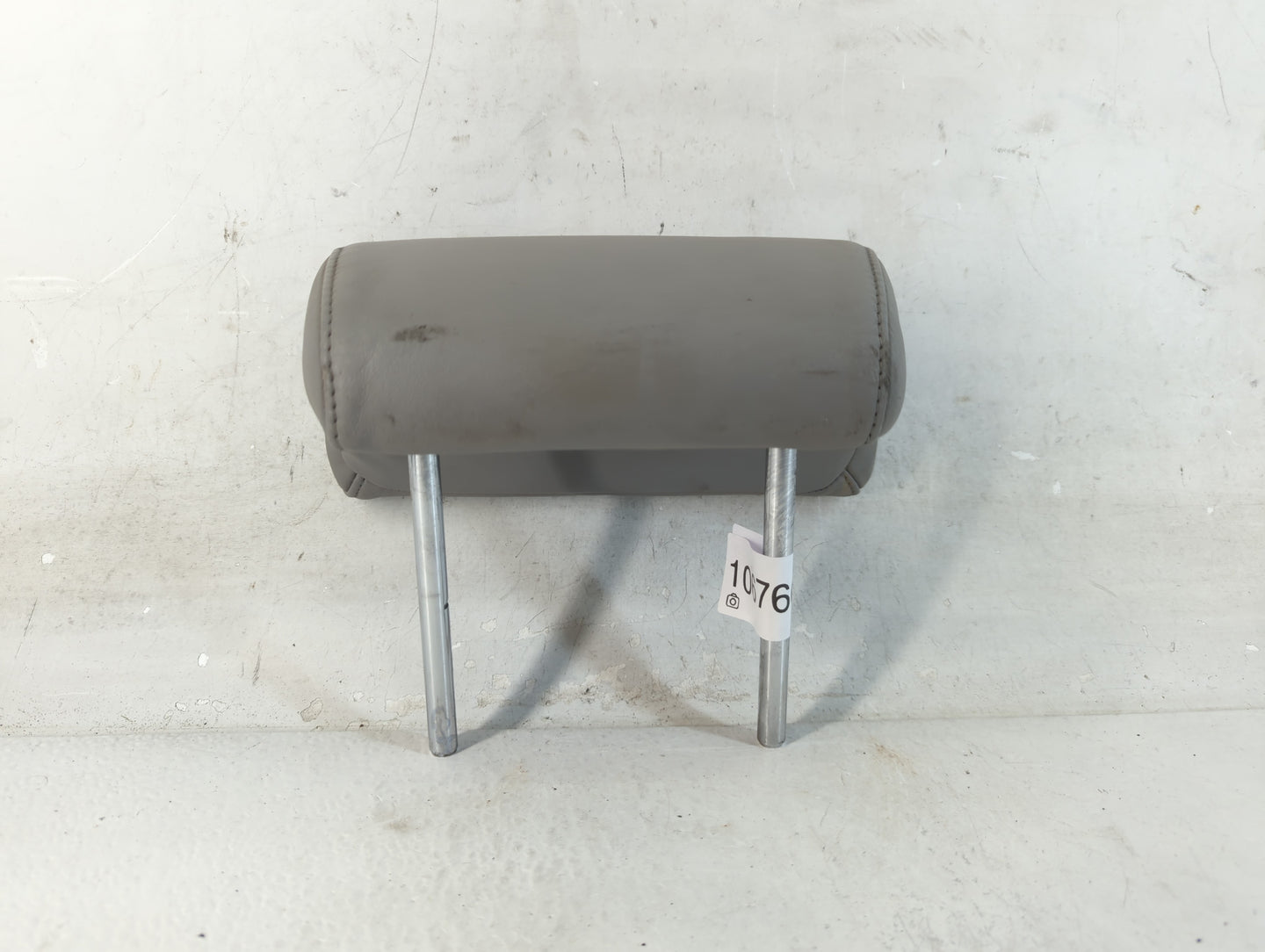 2004-2007 Toyota Highlander Headrest Head Rest Rear Seat Fits Fits 2004 2005 2006 2007 OEM Used Auto Parts - Oemusedautopart