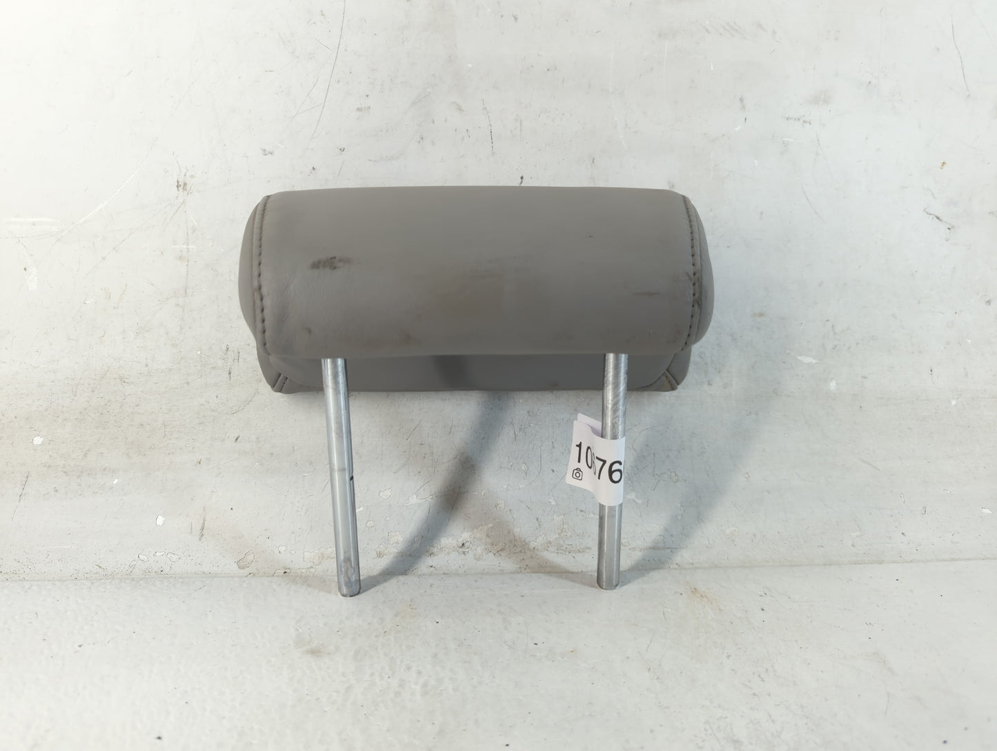 2004-2007 Toyota Highlander Headrest Head Rest Rear Seat Fits Fits 2004 2005 2006 2007 OEM Used Auto Parts - Oemusedautopart