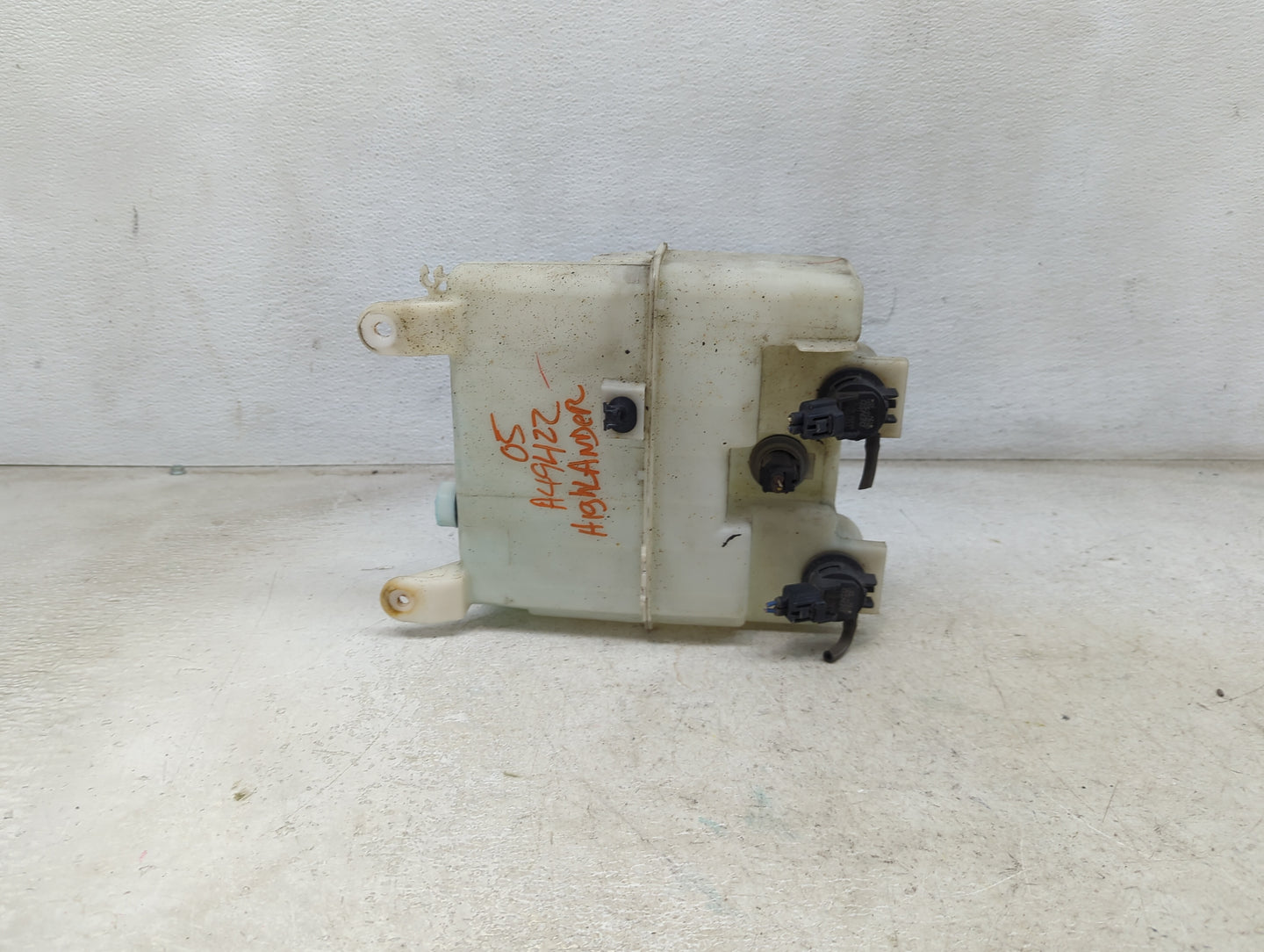 2004-2007 Toyota Highlander Windshield Washer Fluid Reservoir Bottle Oem - Oemusedautoparts1.com