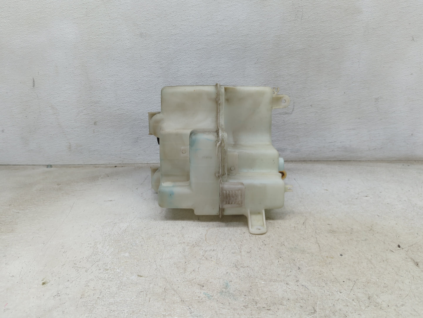 2004-2007 Toyota Highlander Windshield Washer Fluid Reservoir Bottle Oem - Oemusedautoparts1.com
