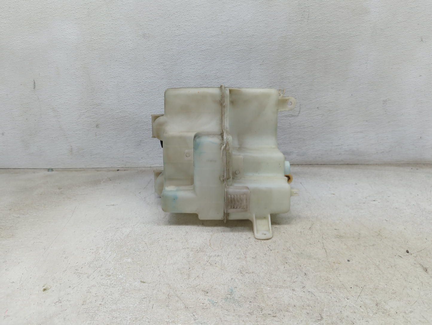 2004-2007 Toyota Highlander Windshield Washer Fluid Reservoir Bottle Oem - Oemusedautoparts1.com