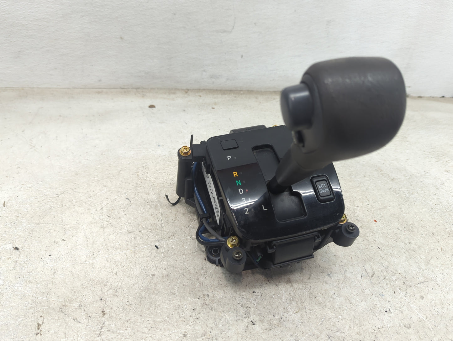 2005 Toyota Highlander Floor Console Assembly Shifter - Oemusedautoparts1.com