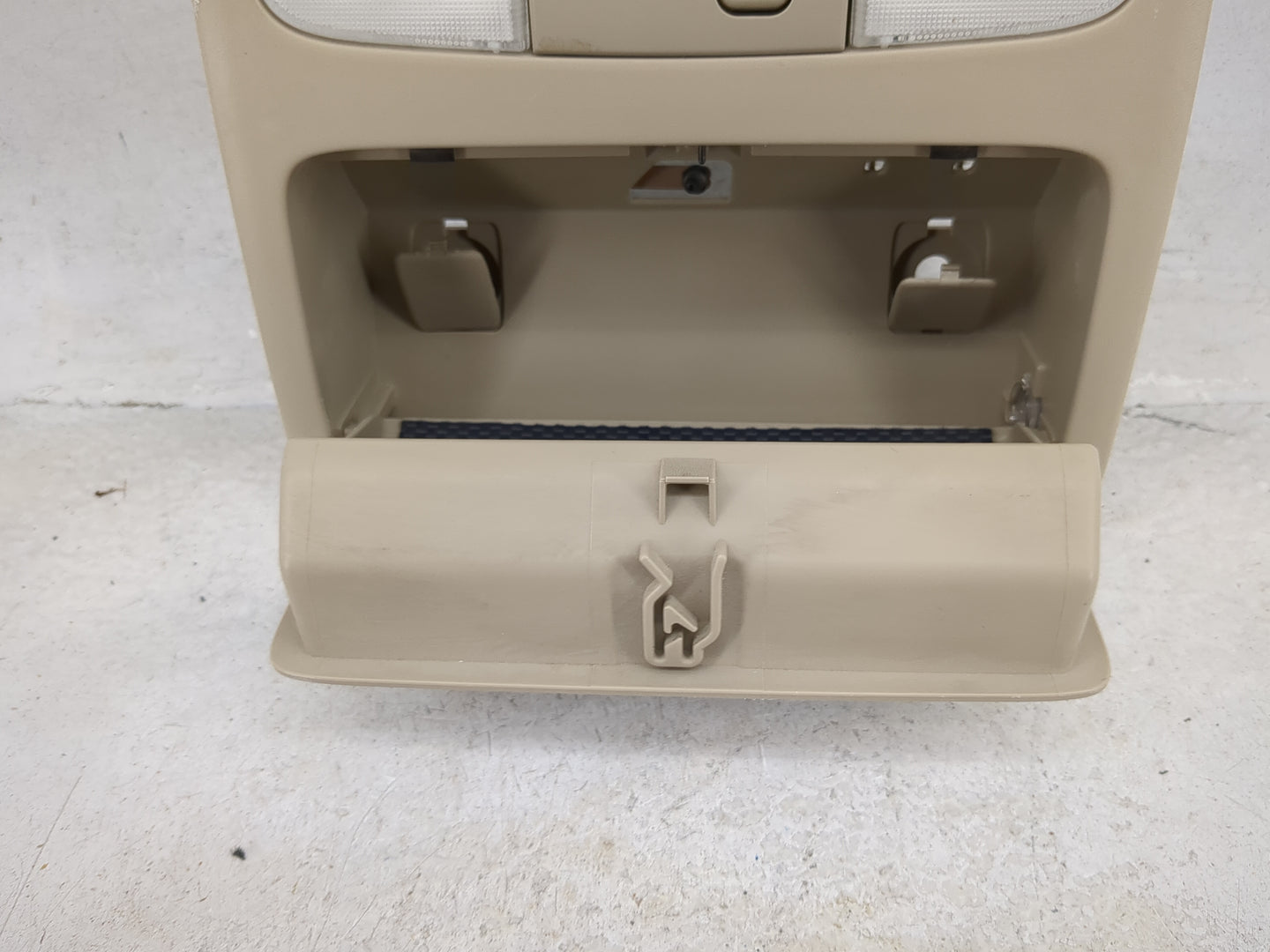 2005 Toyota Highlander Overhead Roof Console Tan - Oemusedautoparts1.com