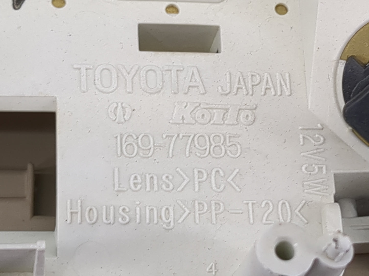 2005 Toyota Highlander Overhead Roof Console Tan - Oemusedautoparts1.com