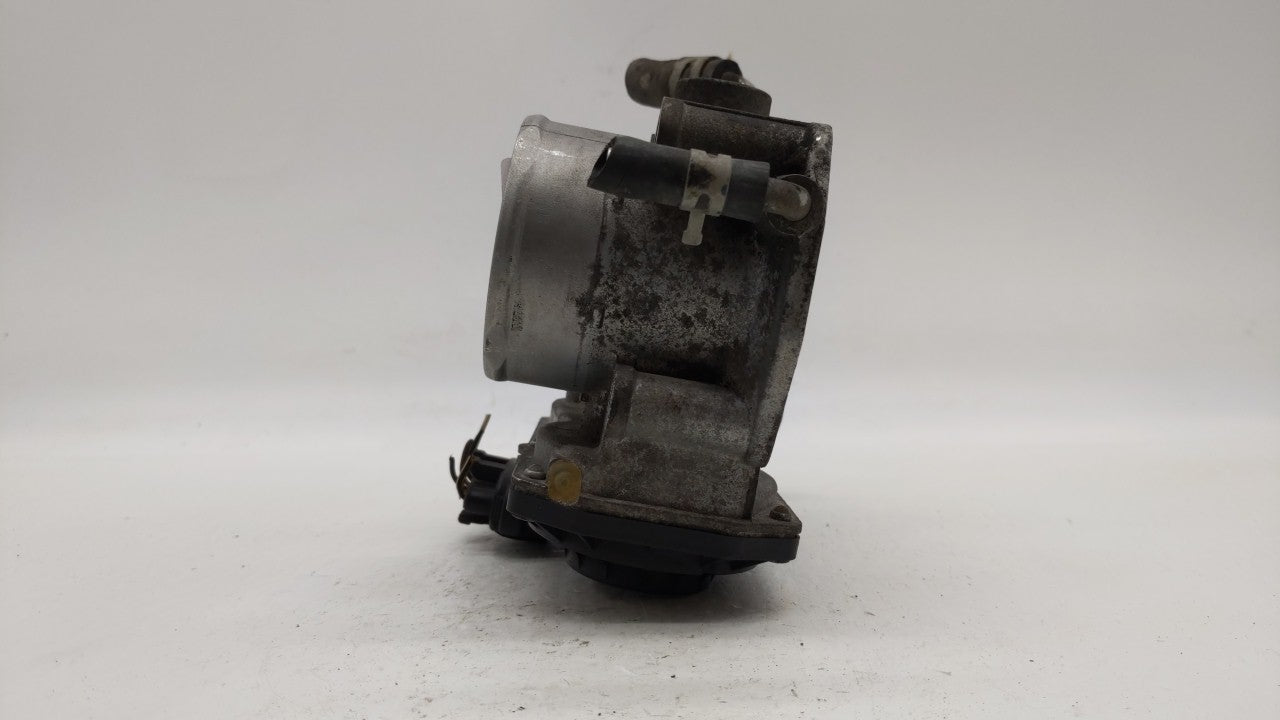 2004-2007 Toyota Highlander Throttle Body P/N:22030-28060 22030-0H020 Fits Fits 2004 2005 2006 2007 OEM Used Auto Parts - Oe