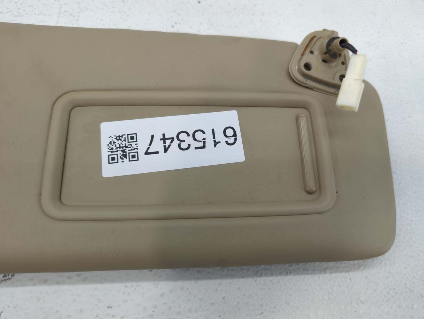 2004-2007 Toyota Highlander Sun Visor Shade Replacement Passenger Right Mirror Fits Fits 2004 2005 2006 2007 OEM Used Auto P