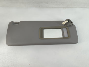 2004-2007 Toyota Highlander Sun Visor Shade Replacement Passenger Right Mirror Fits Fits 2004 2005 2006 2007 OEM Used Auto P