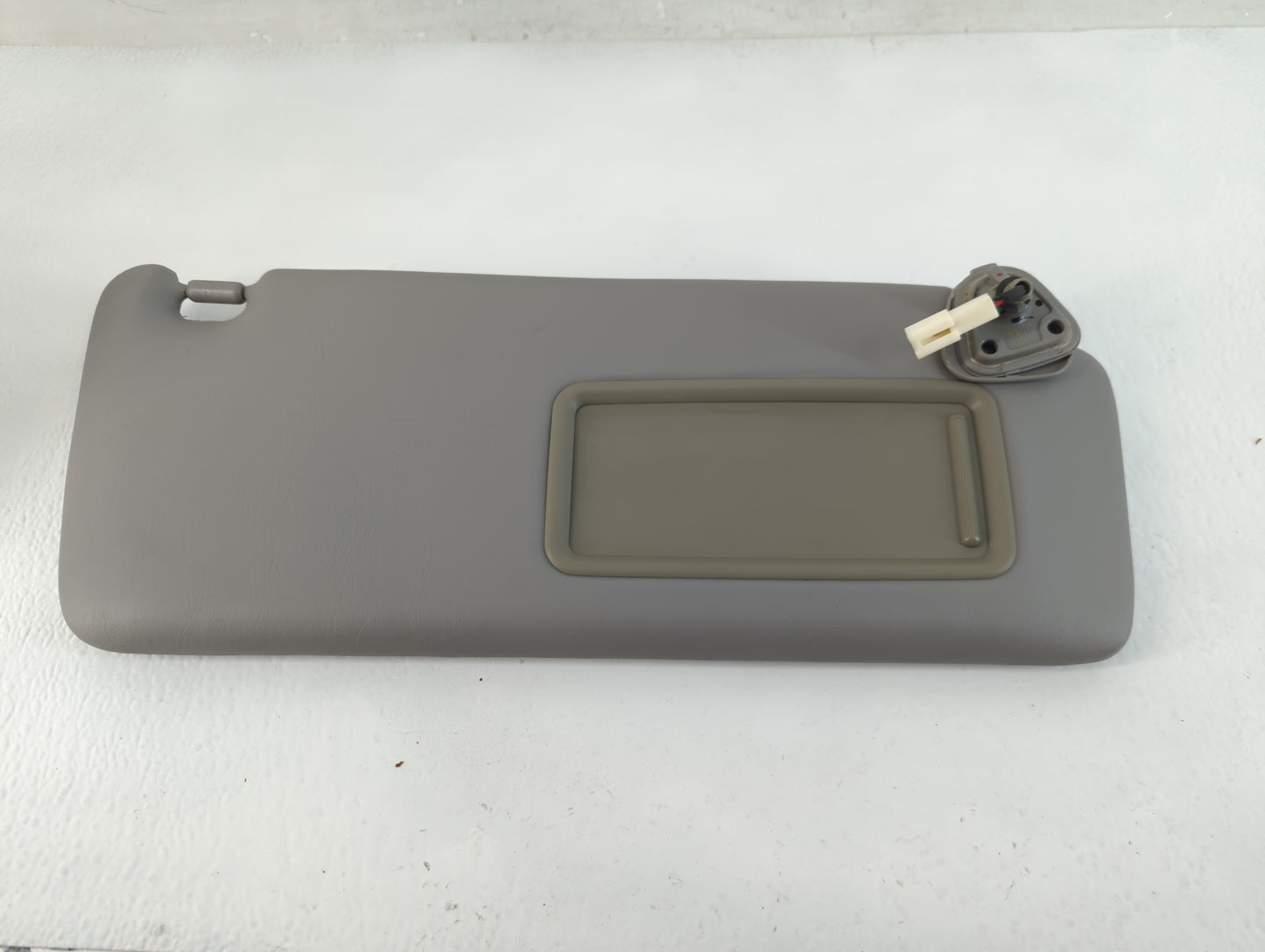2004-2007 Toyota Highlander Sun Visor Shade Replacement Passenger Right Mirror Fits Fits 2004 2005 2006 2007 OEM Used Auto P