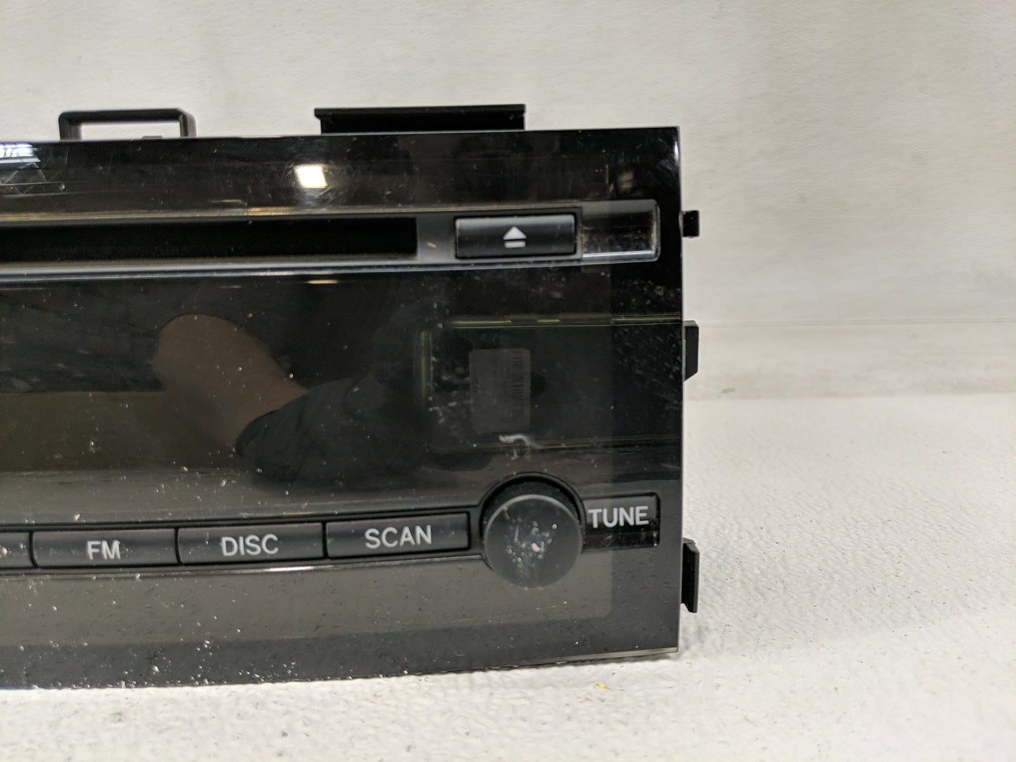 2004-2005 Toyota Prius Radio AM FM Cd Player Receiver Replacement P/N:86120-47090 Fits Fits 2004 2005 OEM Used Auto Parts - 