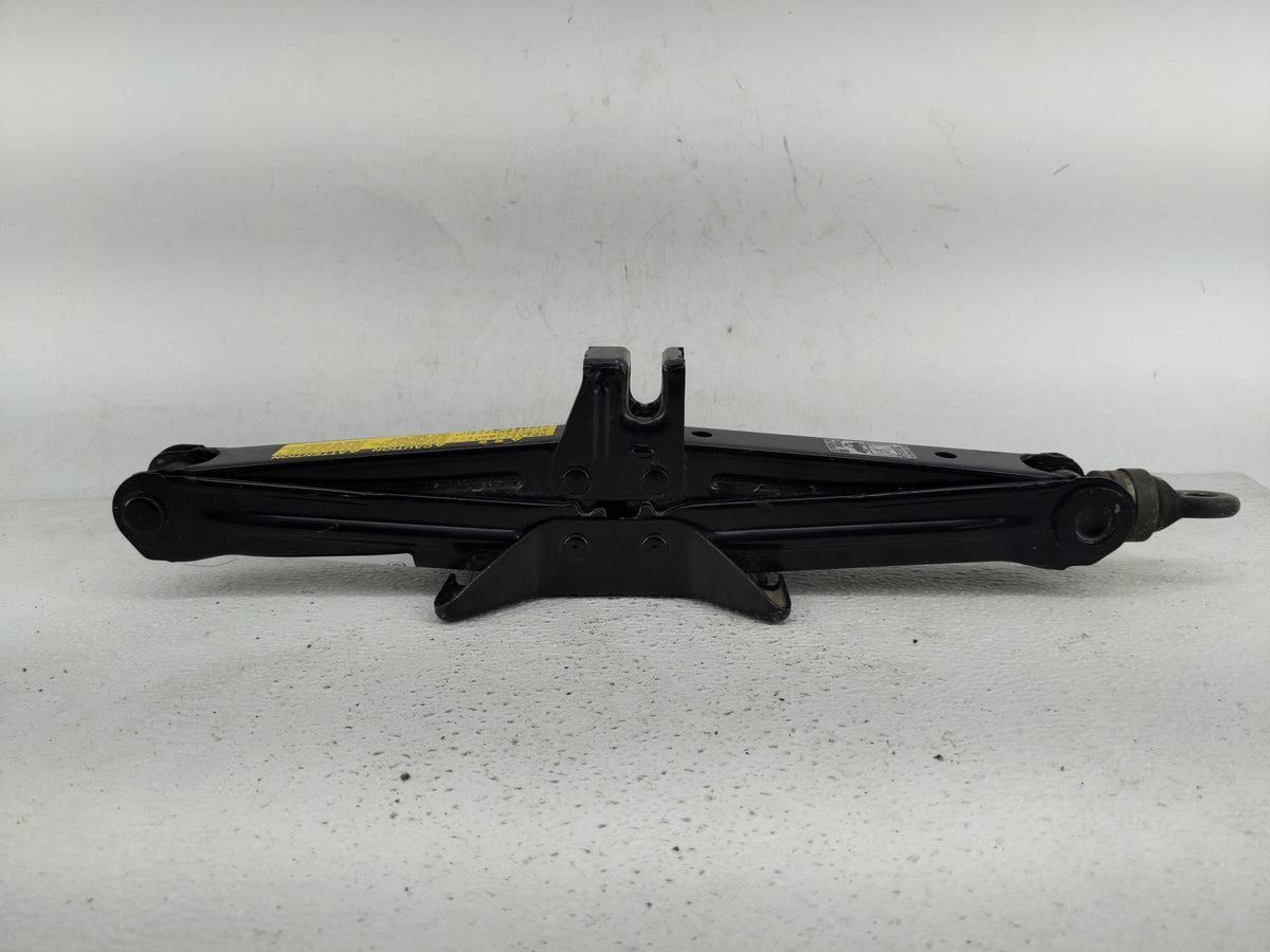 2005 Toyota Prius Spare Scissor Car Jack - Oemusedautoparts1.com