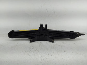 2005 Toyota Prius Spare Scissor Car Jack - Oemusedautoparts1.com