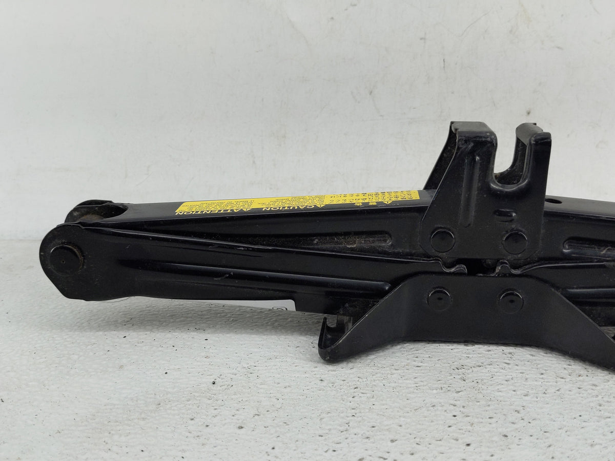 2005 Toyota Prius Spare Scissor Car Jack - Oemusedautoparts1.com