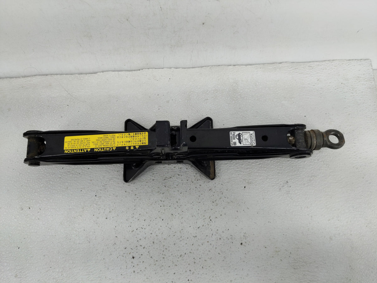 2005 Toyota Prius Spare Scissor Car Jack - Oemusedautoparts1.com