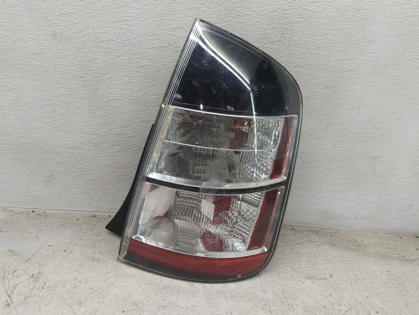 2004-2005 Toyota Prius Tail Light Assembly Passenger Right OEM P/N:47-15 Fits Fits 2004 2005 OEM Used Auto Parts - Oemusedau