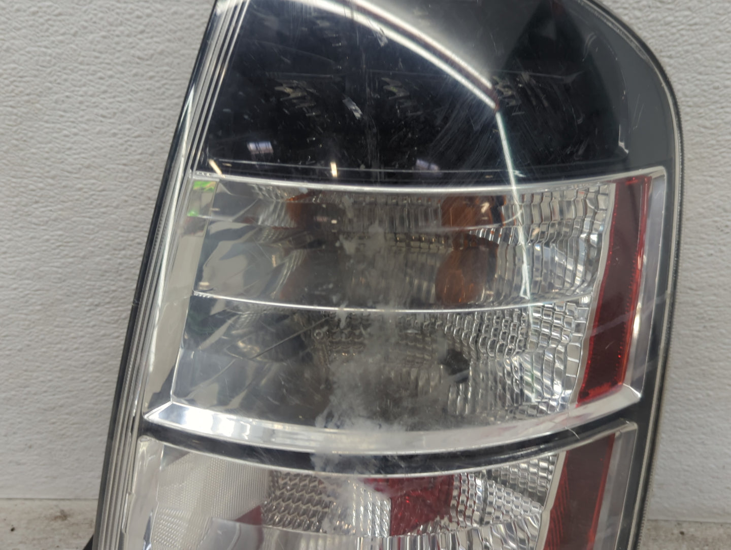 2004-2005 Toyota Prius Tail Light Assembly Passenger Right OEM P/N:47-15 Fits Fits 2004 2005 OEM Used Auto Parts - Oemusedau