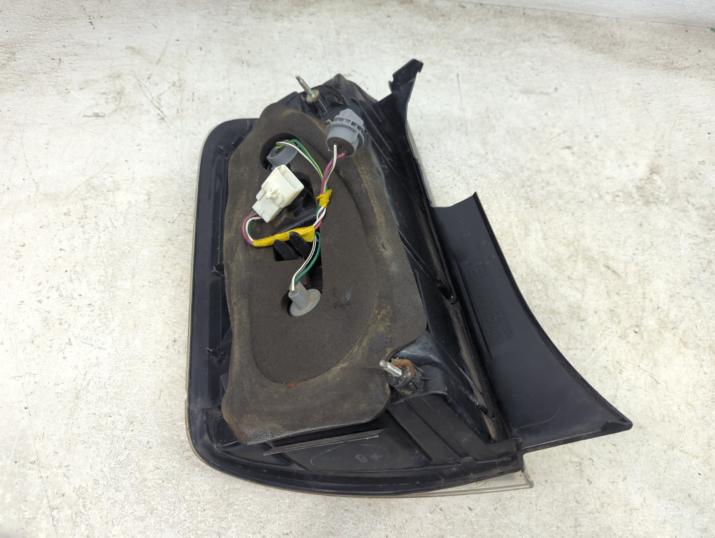 2004-2005 Toyota Prius Tail Light Assembly Passenger Right OEM P/N:47-15 Fits Fits 2004 2005 OEM Used Auto Parts - Oemusedau