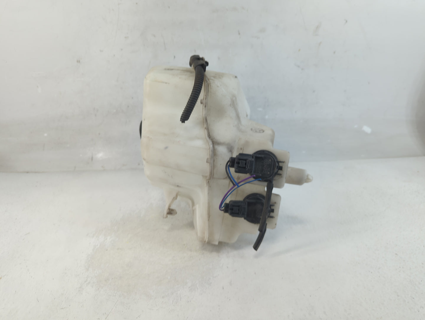2004-2009 Toyota Prius Windshield Washer Fluid Reservoir Bottle Oem - Oemusedautoparts1.com