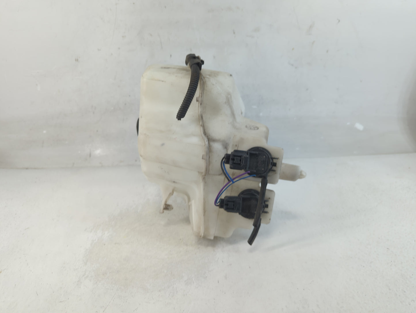 2004-2009 Toyota Prius Windshield Washer Fluid Reservoir Bottle Oem - Oemusedautoparts1.com