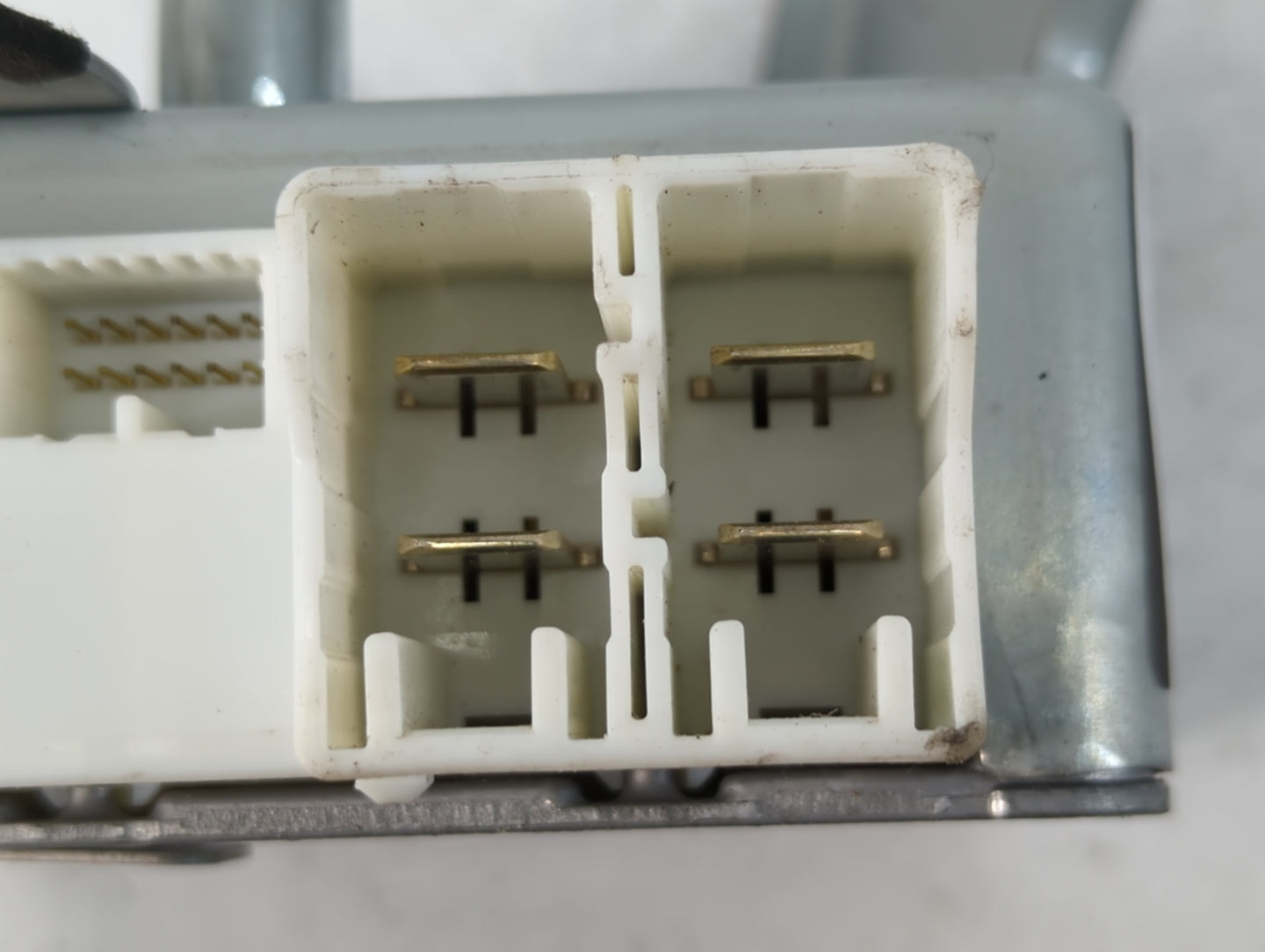 2004-2005 Toyota Prius Chassis Control Module Ccm Bcm Body Control 837871 - Oemusedautoparts1.com
