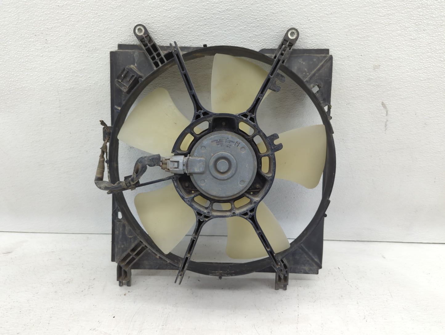 2001-2005 Toyota Rav4 Left Radiator Fan Motor Assembly Cream - Oemusedautoparts1.com
